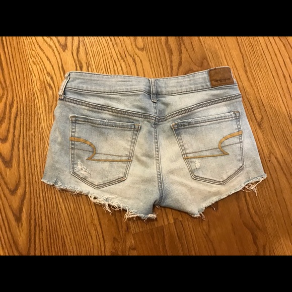 American Eagle Light Wash Denim Shorts - Picture 4 of 4